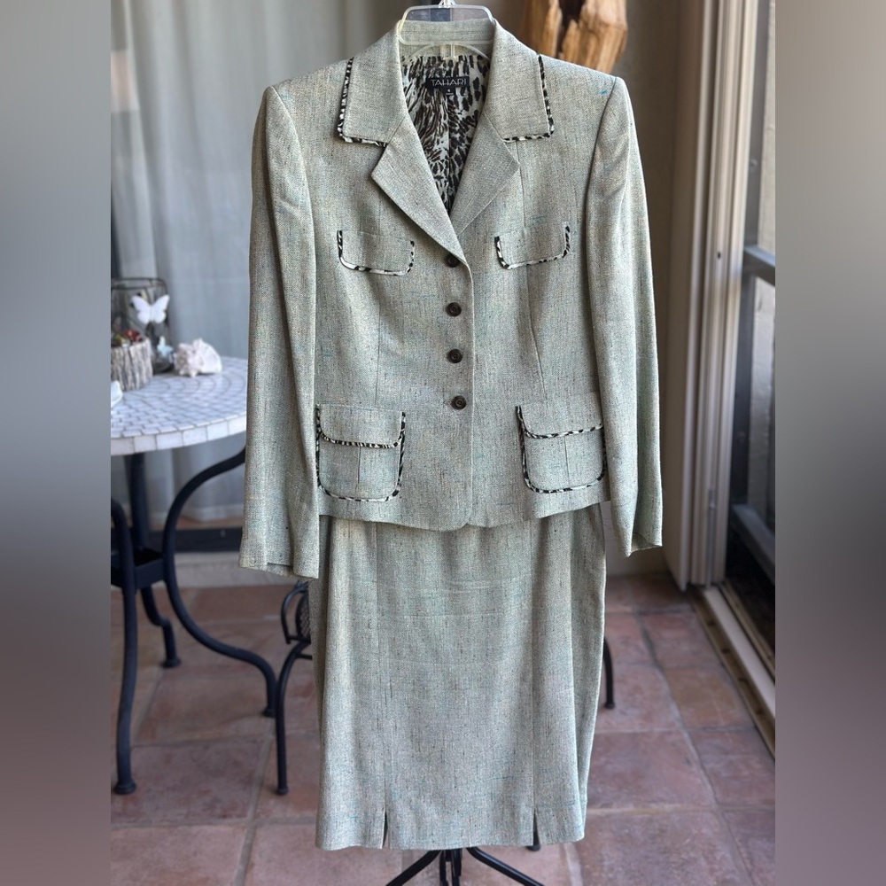 Tahari Elegant Two-Piece Skirt Suit in Multi-color thread Tweed Blazer Jacket